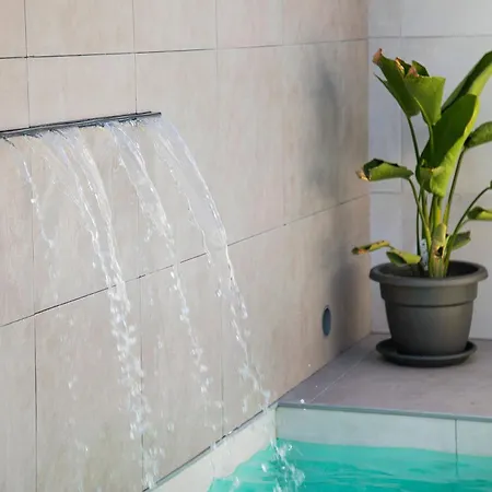 בית נופש Rchico Piscina Climatizada צ'יקלנה דה לה פרונטרה
