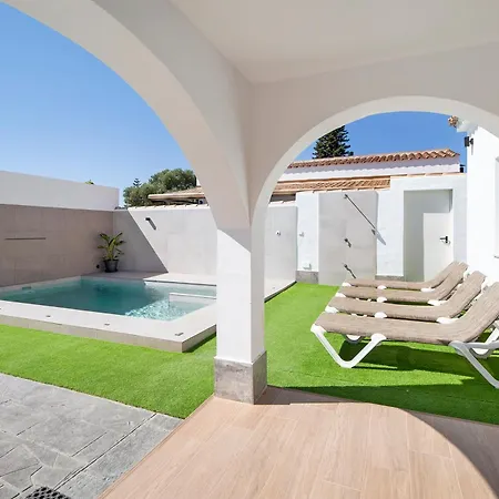 Rchico Piscina Climatizada בית נופש צ'יקלנה דה לה פרונטרה